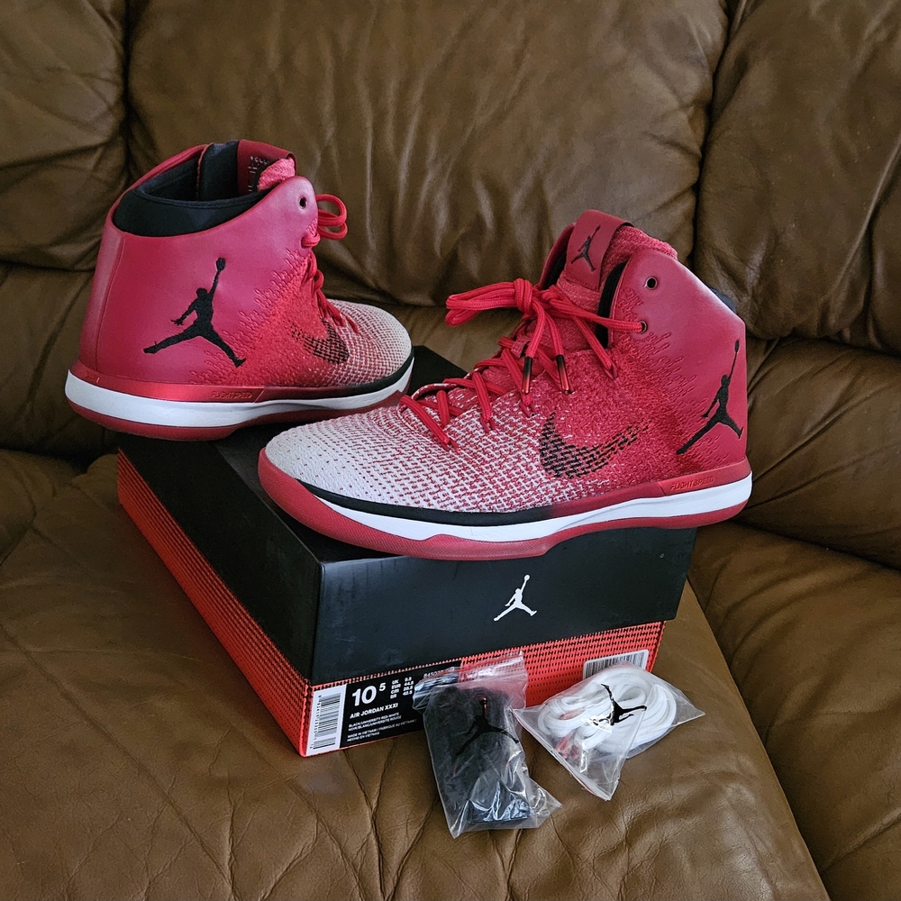Men's Nike Air Jordan 31 Retro Chicago Varsity Red Black White Size 10.5 (MINT)